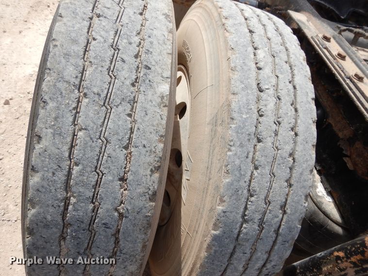 image for item DH2402 2010 Peterbilt 387 semi truck