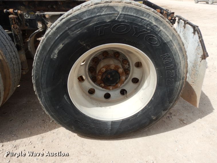 image for item DH2402 2010 Peterbilt 387 semi truck