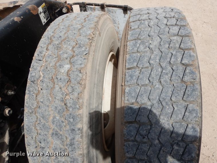 image for item DH2402 2010 Peterbilt 387 semi truck