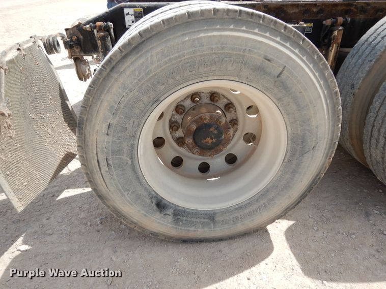 image for item DH2402 2010 Peterbilt 387 semi truck