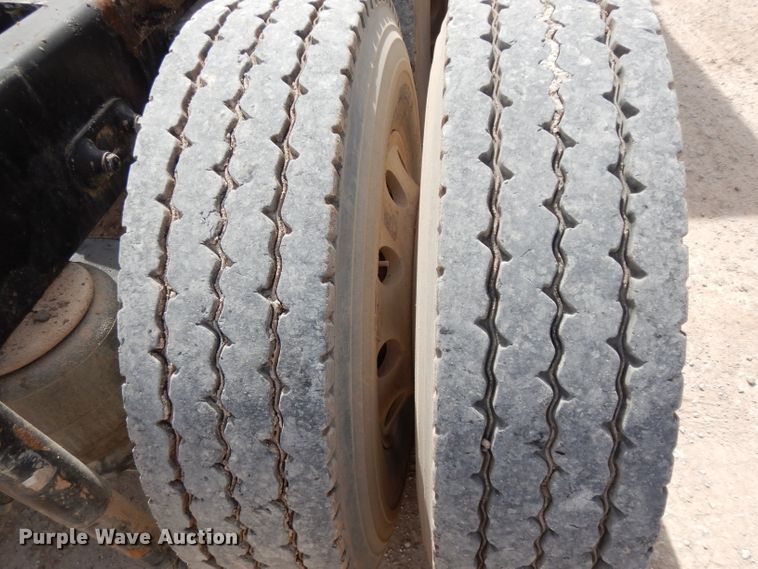 image for item DH2402 2010 Peterbilt 387 semi truck