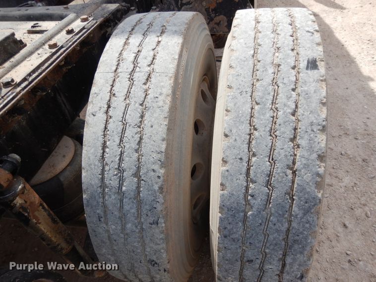 image for item DH2402 2010 Peterbilt 387 semi truck