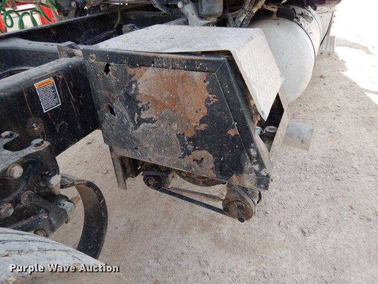 image for item DH2402 2010 Peterbilt 387 semi truck