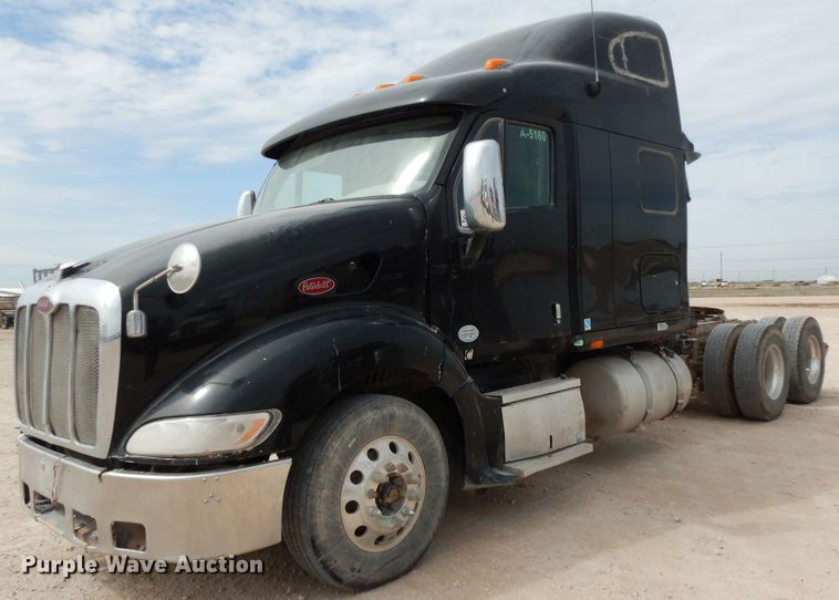 image for item DH2403 2009 Peterbilt 387 semi truck