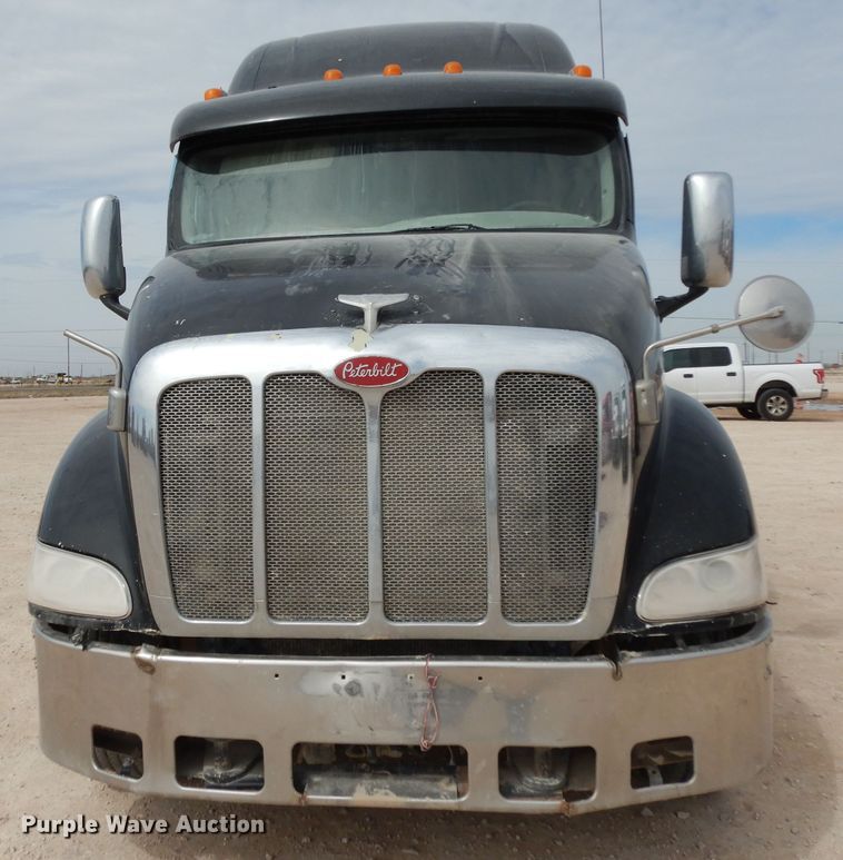 image for item DH2403 2009 Peterbilt 387 semi truck