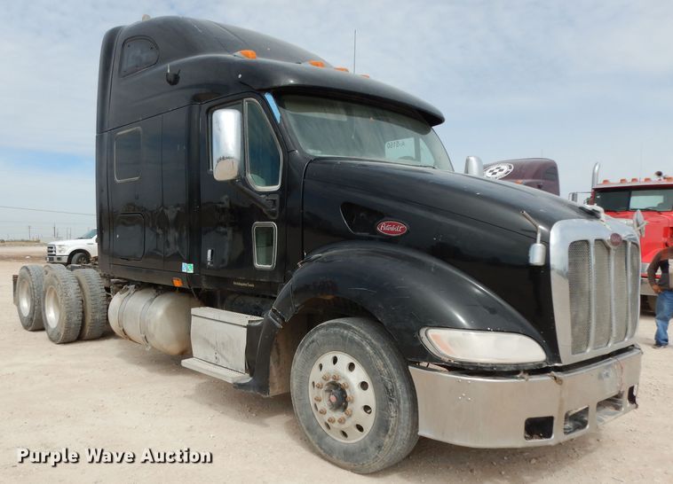image for item DH2403 2009 Peterbilt 387 semi truck