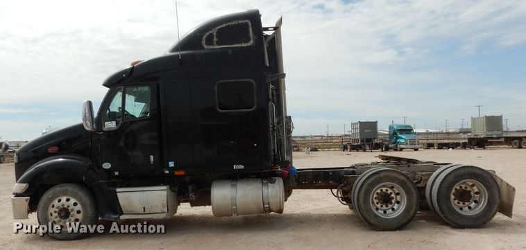 image for item DH2403 2009 Peterbilt 387 semi truck