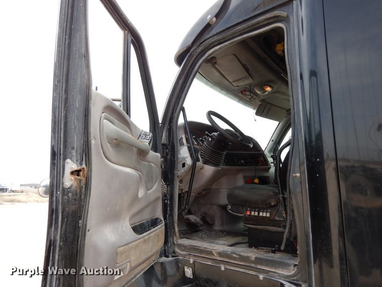 image for item DH2403 2009 Peterbilt 387 semi truck