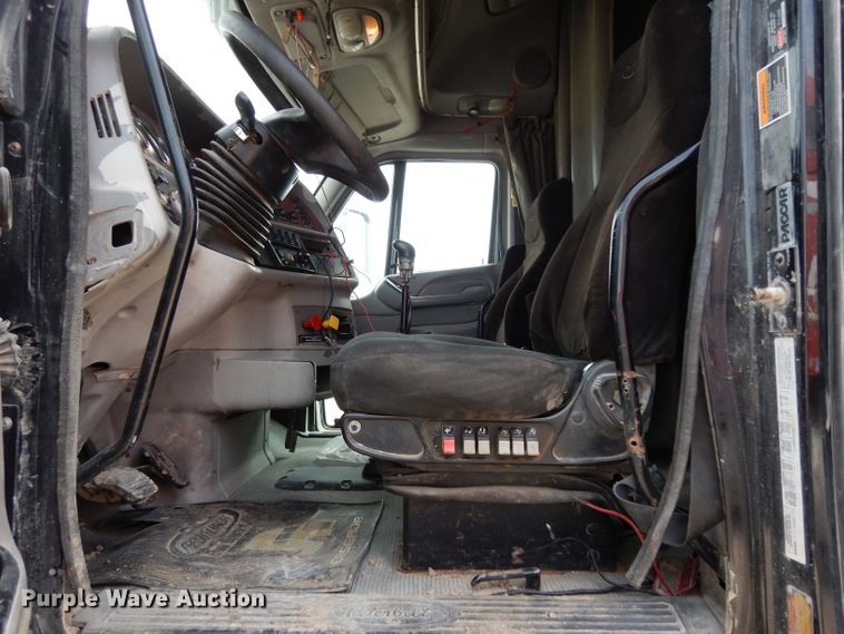 image for item DH2403 2009 Peterbilt 387 semi truck