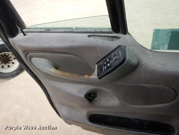 image for item DH2403 2009 Peterbilt 387 semi truck