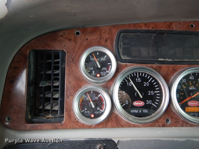 image for item DH2403 2009 Peterbilt 387 semi truck