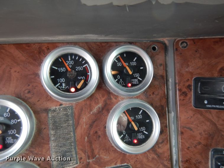 image for item DH2403 2009 Peterbilt 387 semi truck