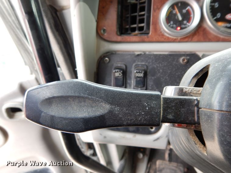 image for item DH2403 2009 Peterbilt 387 semi truck