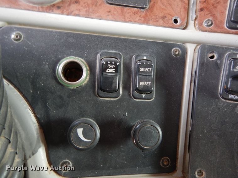 image for item DH2403 2009 Peterbilt 387 semi truck