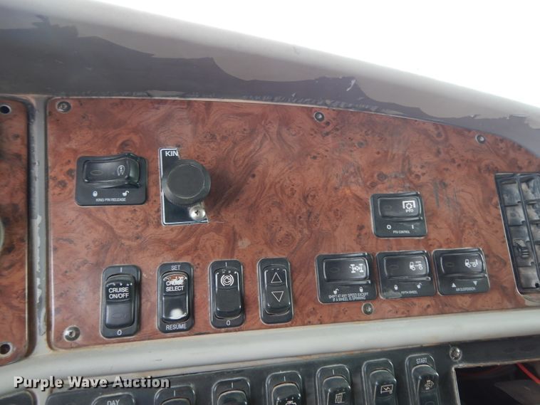 image for item DH2403 2009 Peterbilt 387 semi truck