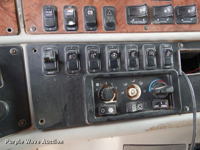 image for item DH2403 2009 Peterbilt 387 semi truck