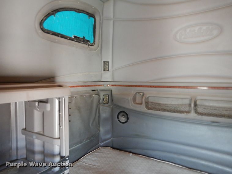 image for item DH2403 2009 Peterbilt 387 semi truck