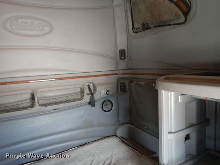 image for item DH2403 2009 Peterbilt 387 semi truck