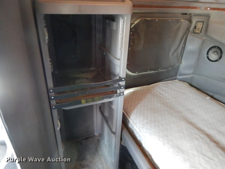 image for item DH2403 2009 Peterbilt 387 semi truck