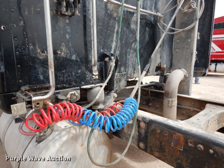 image for item DH2403 2009 Peterbilt 387 semi truck