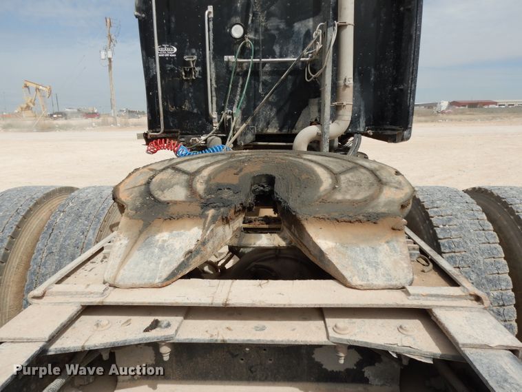 image for item DH2403 2009 Peterbilt 387 semi truck