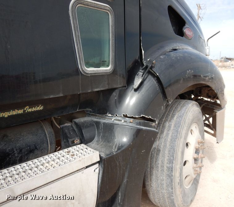 image for item DH2403 2009 Peterbilt 387 semi truck