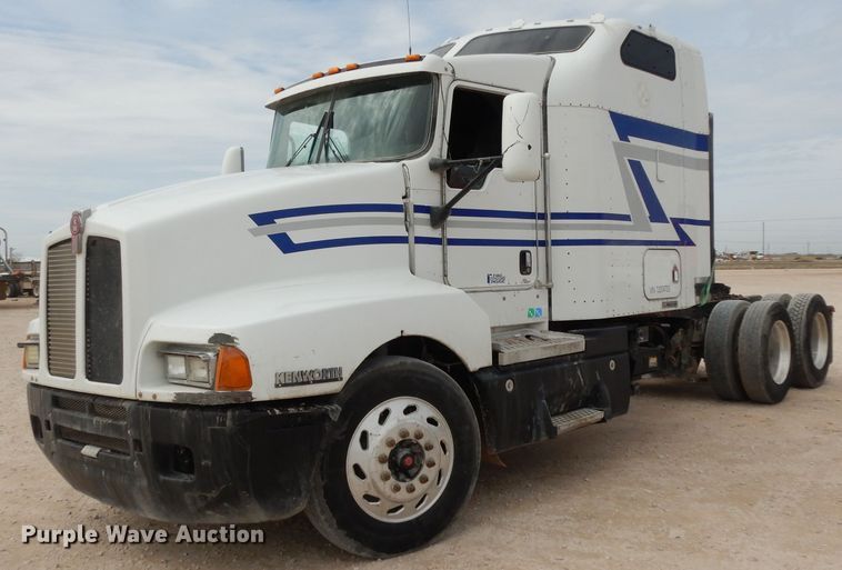 image for item DH2404 2007 Kenworth T600 semi truck