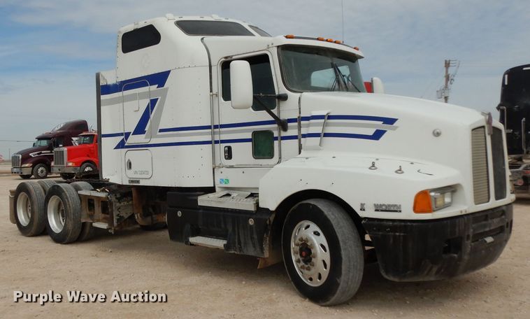 image for item DH2404 2007 Kenworth T600 semi truck