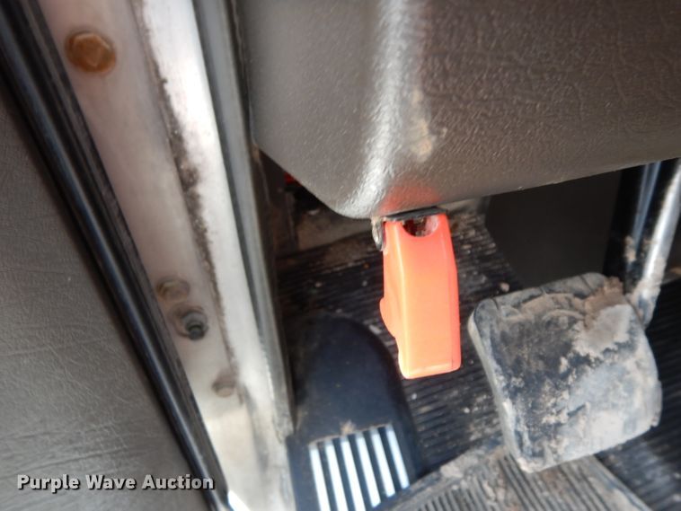 image for item DH2404 2007 Kenworth T600 semi truck