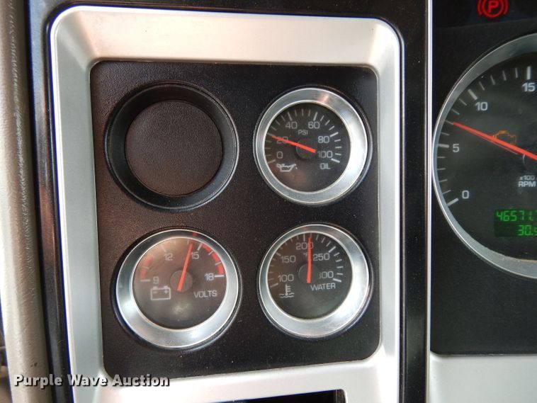 image for item DH2404 2007 Kenworth T600 semi truck