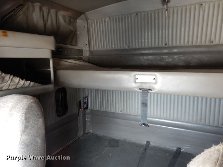 image for item DH2404 2007 Kenworth T600 semi truck