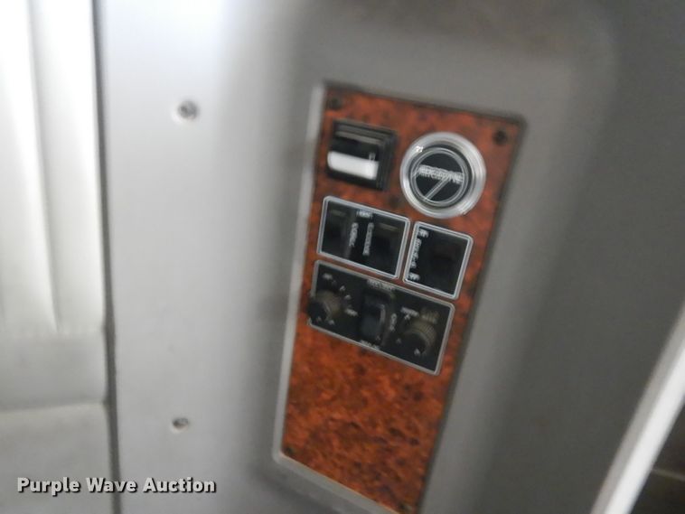 image for item DH2404 2007 Kenworth T600 semi truck