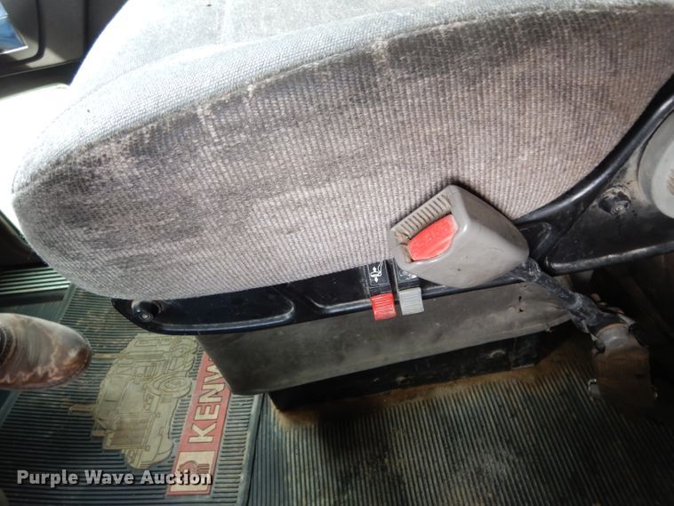 image for item DH2404 2007 Kenworth T600 semi truck