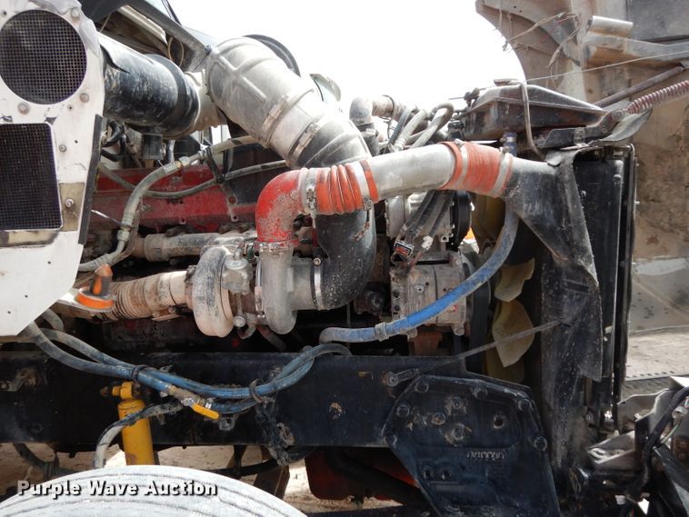 image for item DH2404 2007 Kenworth T600 semi truck