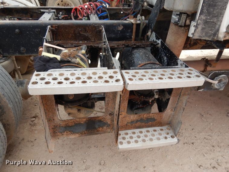 image for item DH2404 2007 Kenworth T600 semi truck