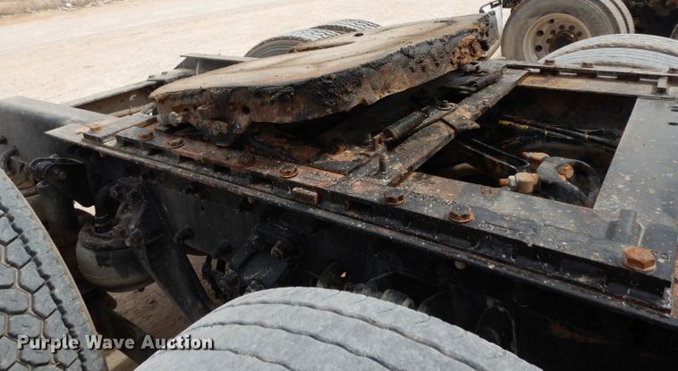 image for item DH2404 2007 Kenworth T600 semi truck