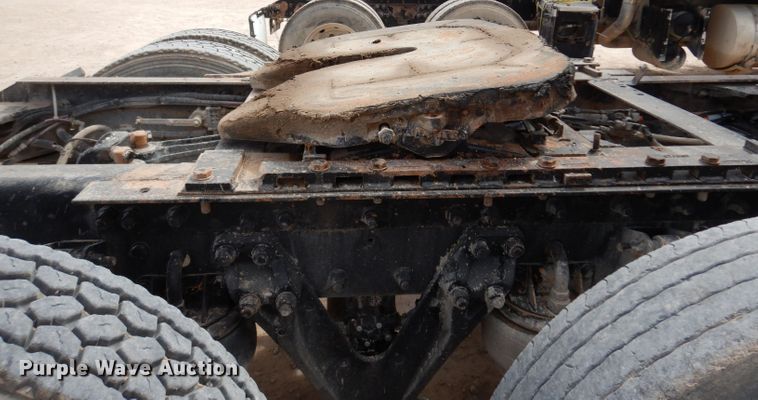 image for item DH2404 2007 Kenworth T600 semi truck