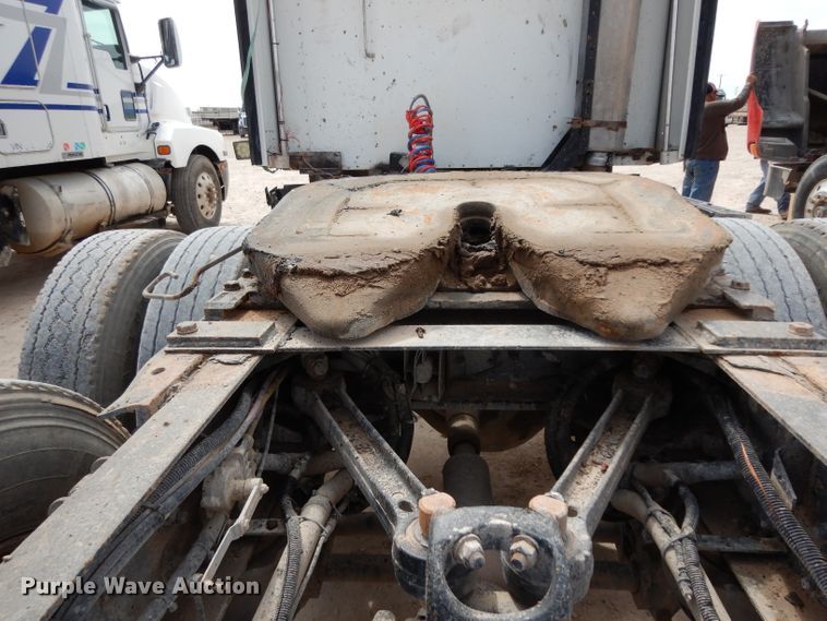 image for item DH2404 2007 Kenworth T600 semi truck