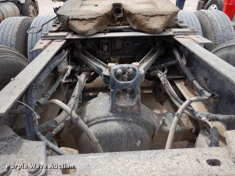 image for item DH2404 2007 Kenworth T600 semi truck