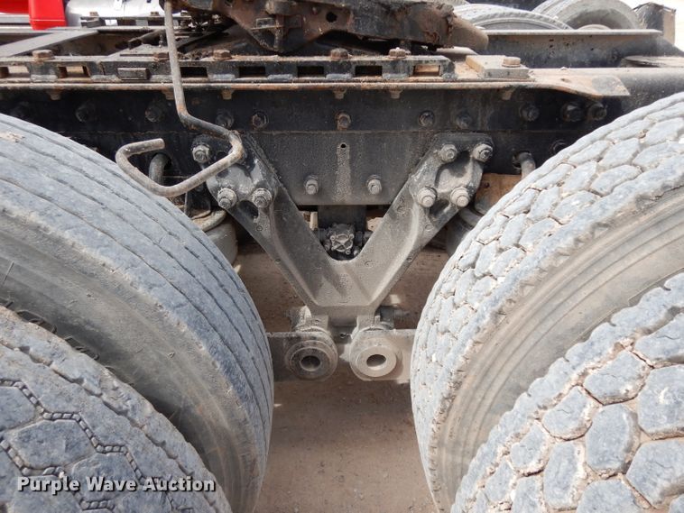 image for item DH2404 2007 Kenworth T600 semi truck