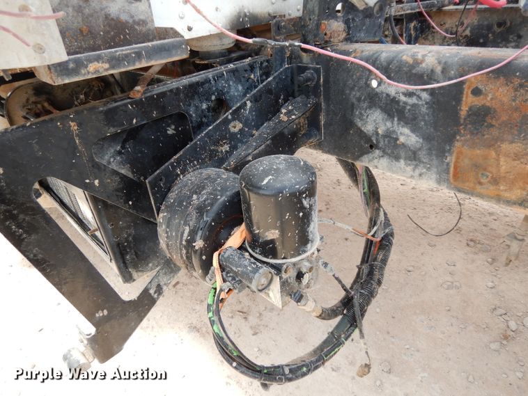 image for item DH2404 2007 Kenworth T600 semi truck