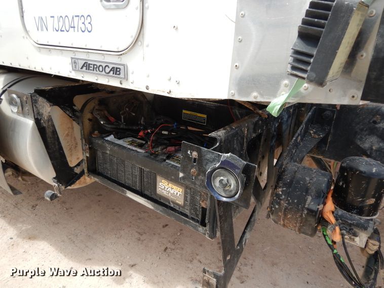 image for item DH2404 2007 Kenworth T600 semi truck