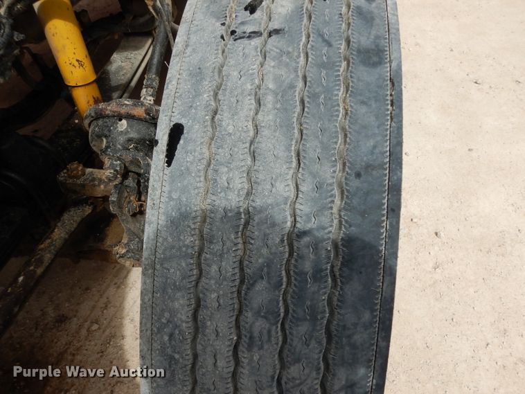 image for item DH2404 2007 Kenworth T600 semi truck