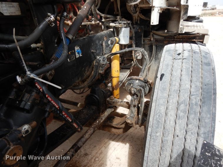 image for item DH2404 2007 Kenworth T600 semi truck