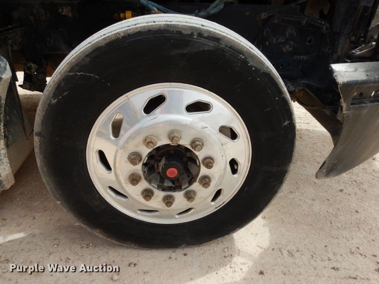 image for item DH2404 2007 Kenworth T600 semi truck