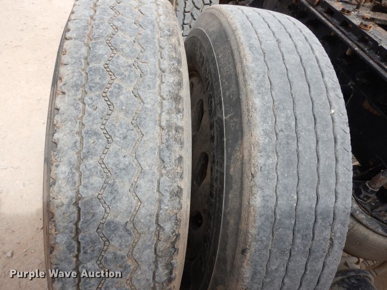 image for item DH2404 2007 Kenworth T600 semi truck