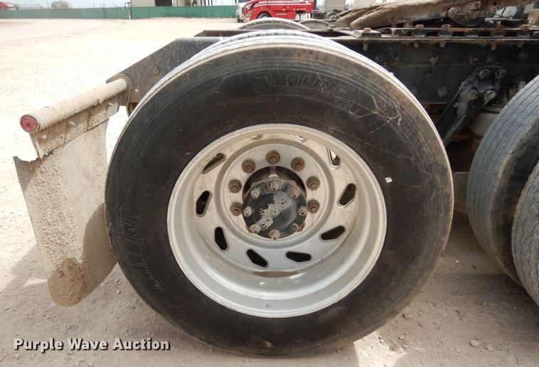 image for item DH2404 2007 Kenworth T600 semi truck