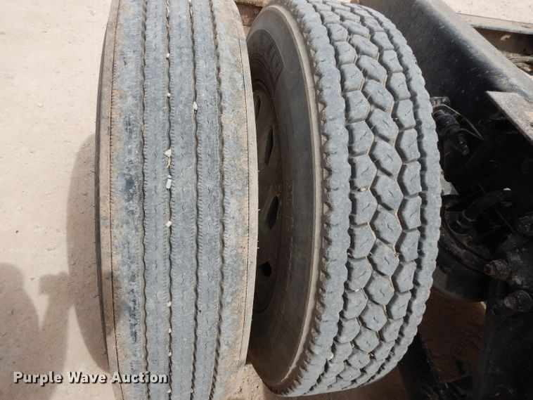 image for item DH2404 2007 Kenworth T600 semi truck