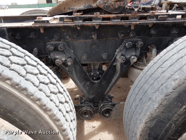 image for item DH2404 2007 Kenworth T600 semi truck