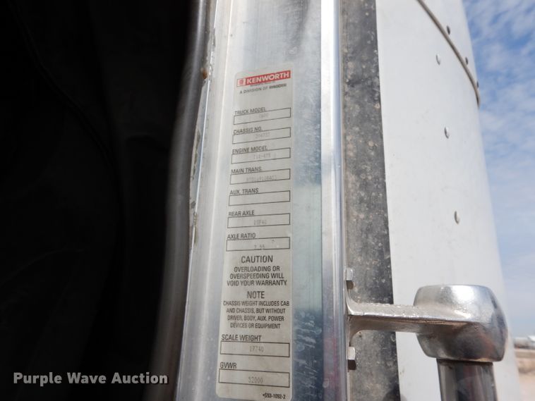 image for item DH2404 2007 Kenworth T600 semi truck